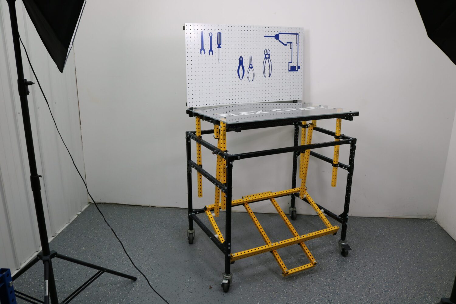 Efficient packing and shipping station with parcels and labels
